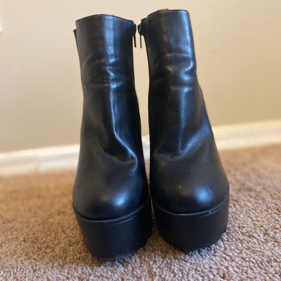 Don’t mess with me BLACK BOOTS! - Picture 2 of 4